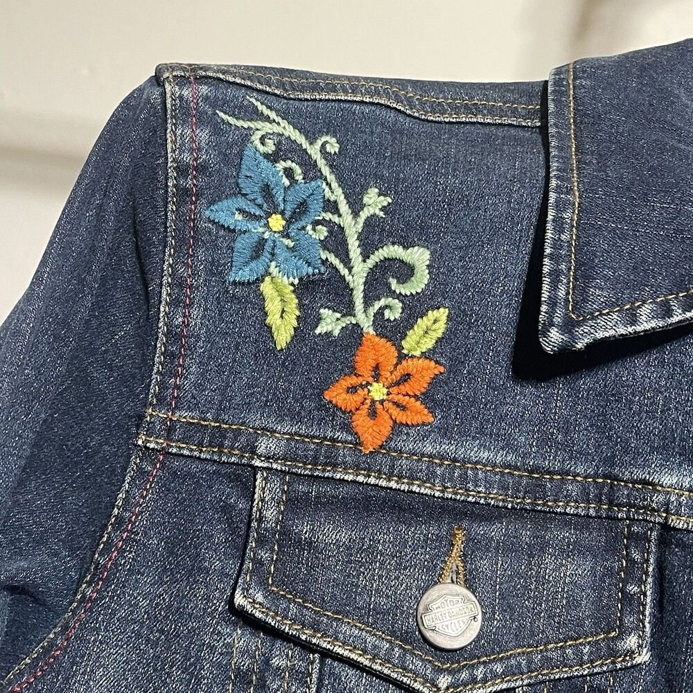 Harley Davidson Blue Jean Denim Jacket Embroidered Flowers Bird Womens Large NWT - Picture 5 of 15